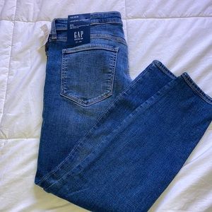 Gap women’s mid-rise jeans, size 12/31R, excellent used condition!